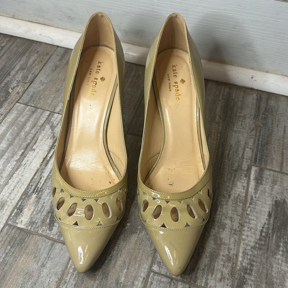 Camel Kate Spade Patent Leather Cutouts 3 inch Heel US Women’s Size 8 Worn - Picture 2 of 7